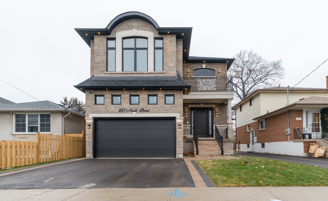 Featured central skylight well.